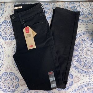 NWT Levi’s Sculpt MidRise Skinny Black Jean size 6